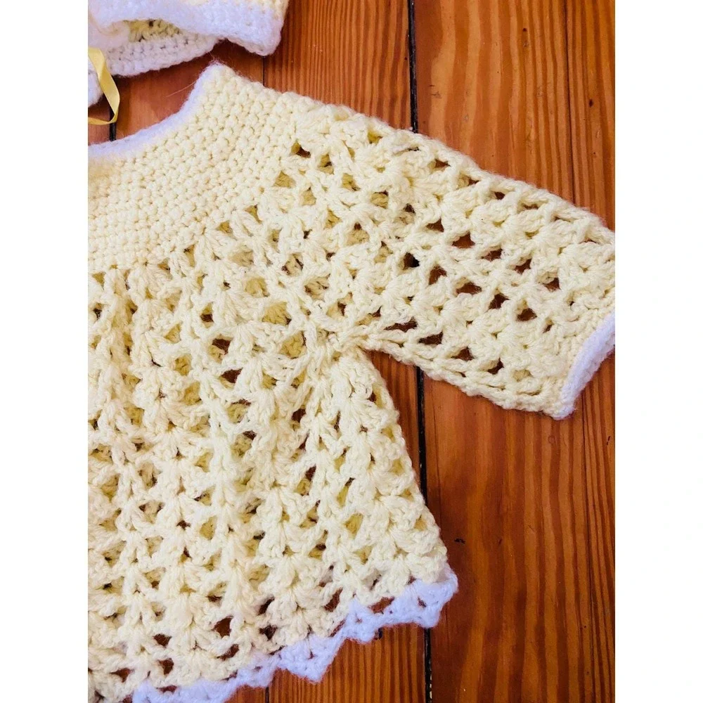 Vtg Handmade newborn‎ Crochet Baby Sweater and Bonnet Set Pale Yellow White Trim